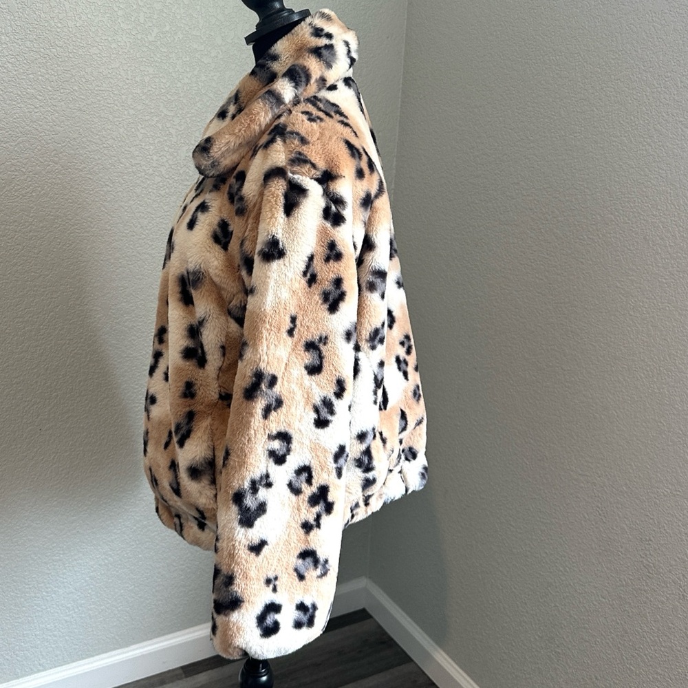Catherine Malandrino Cheetah Print Faux Fur Jacket - Picture 4 of 7